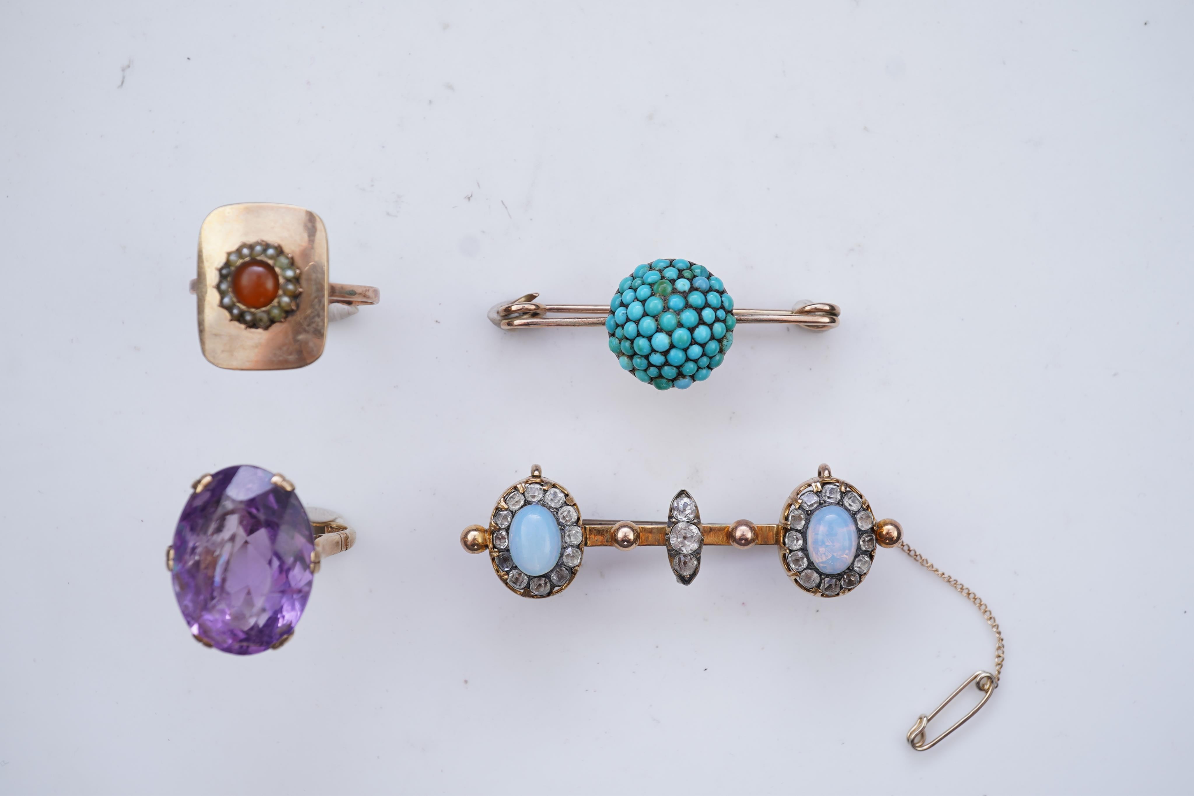 A collection of jewellery